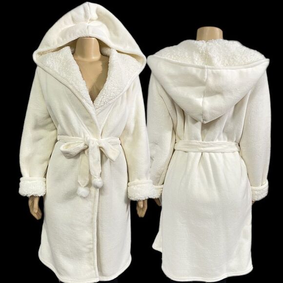 Victoria's Secret LUXE thicker Sherpa Hooded Robe - Picture 7 of 10